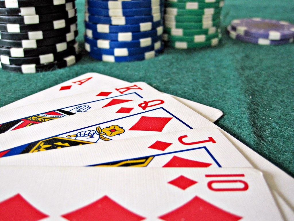 It is very easy to become a Poker Qiu Qiu Online member